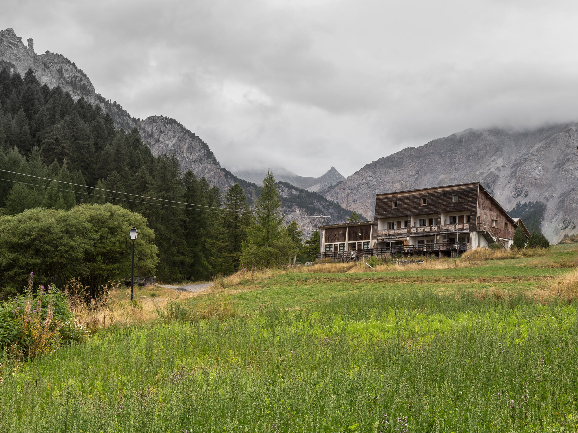 Maison des années 1950 dans la Vallée de l'Izoard, Hautes-Alpes, et son rapport au paysage