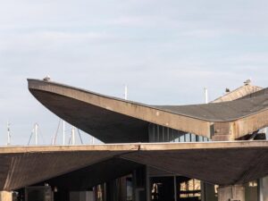 Détail de la toiture parabolique du marché aux poissons de Sète