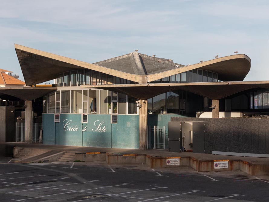 La criée de Sète, Jean Le Couteur architecte, et son toit en béton armé parabolique
