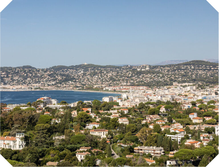 Baie d'Antibes et sururbanisation